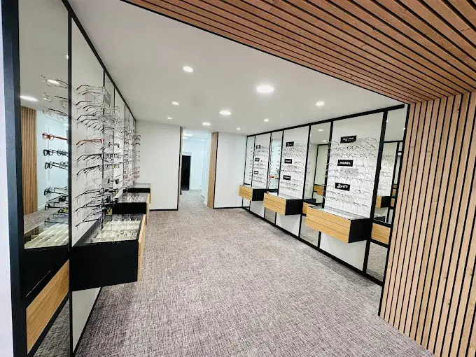 Profession_opticien.presentoir2.webp