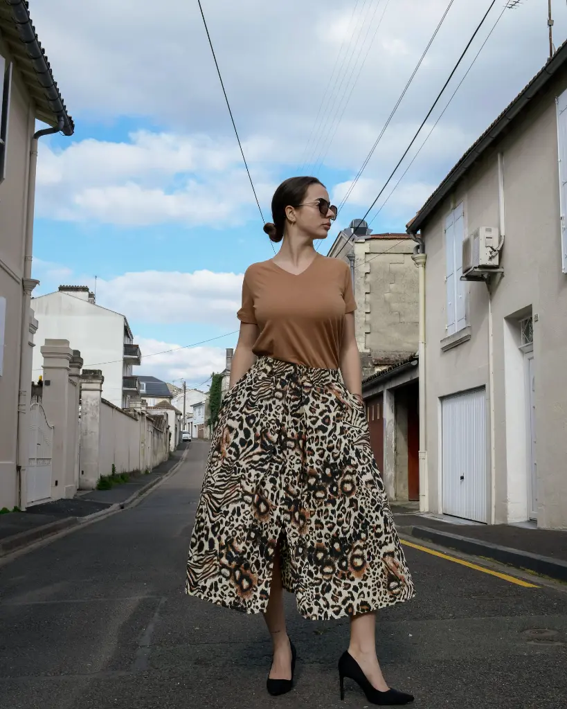 TandM.11.4-veste LiuJo tshirt et jupe MKT-min.webp